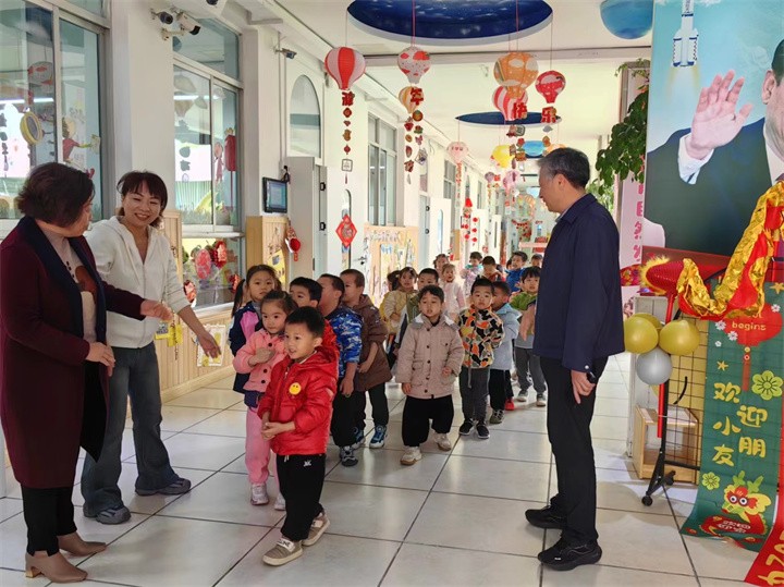 思明区政协主席苏德本带队调研指导春季开学工作.jpg